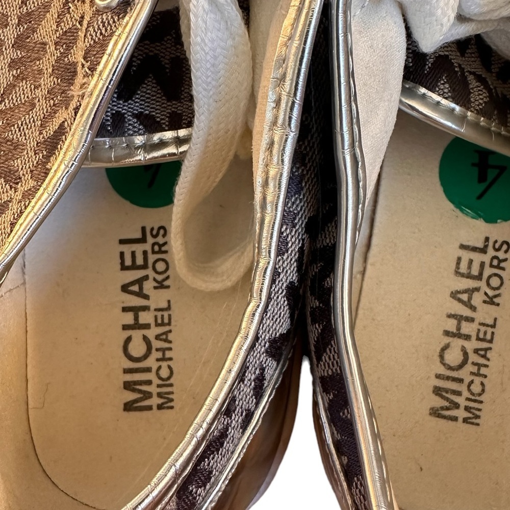 🌻 4/$25 - Michael Kors Poppy Color Block Logo Sneakers - Silver - Picture 5 of 6